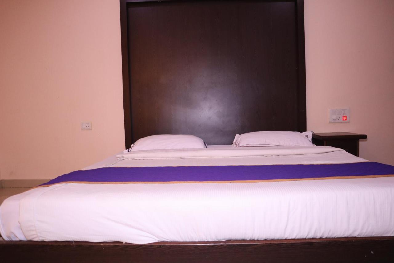 Smilestay Bns Lodge Bangalore Esterno foto